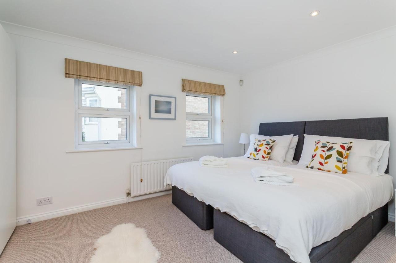 Modern Mews House With Free Parking Space, And Patio By Huluki Sussex Stays Hove Exterior foto