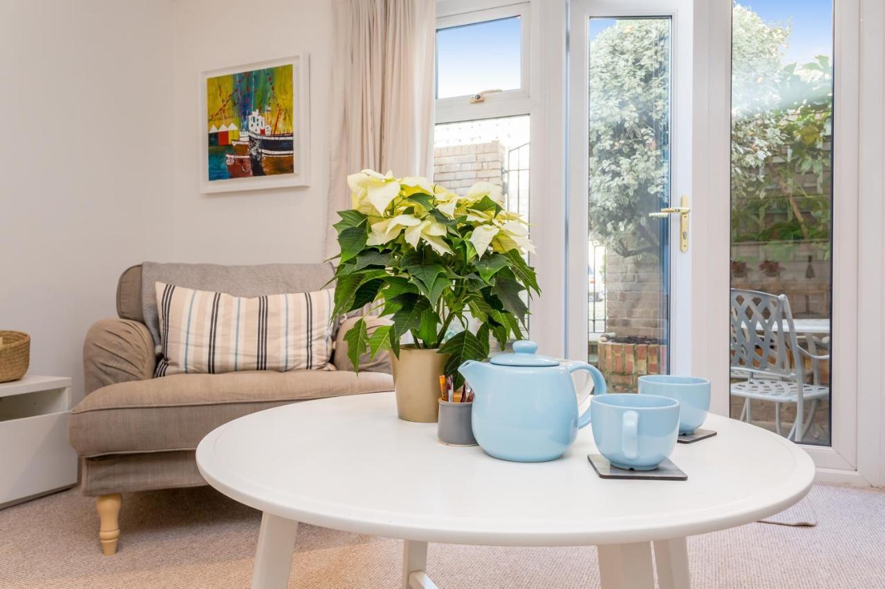 Modern Mews House With Free Parking Space, And Patio By Huluki Sussex Stays Hove Exterior foto