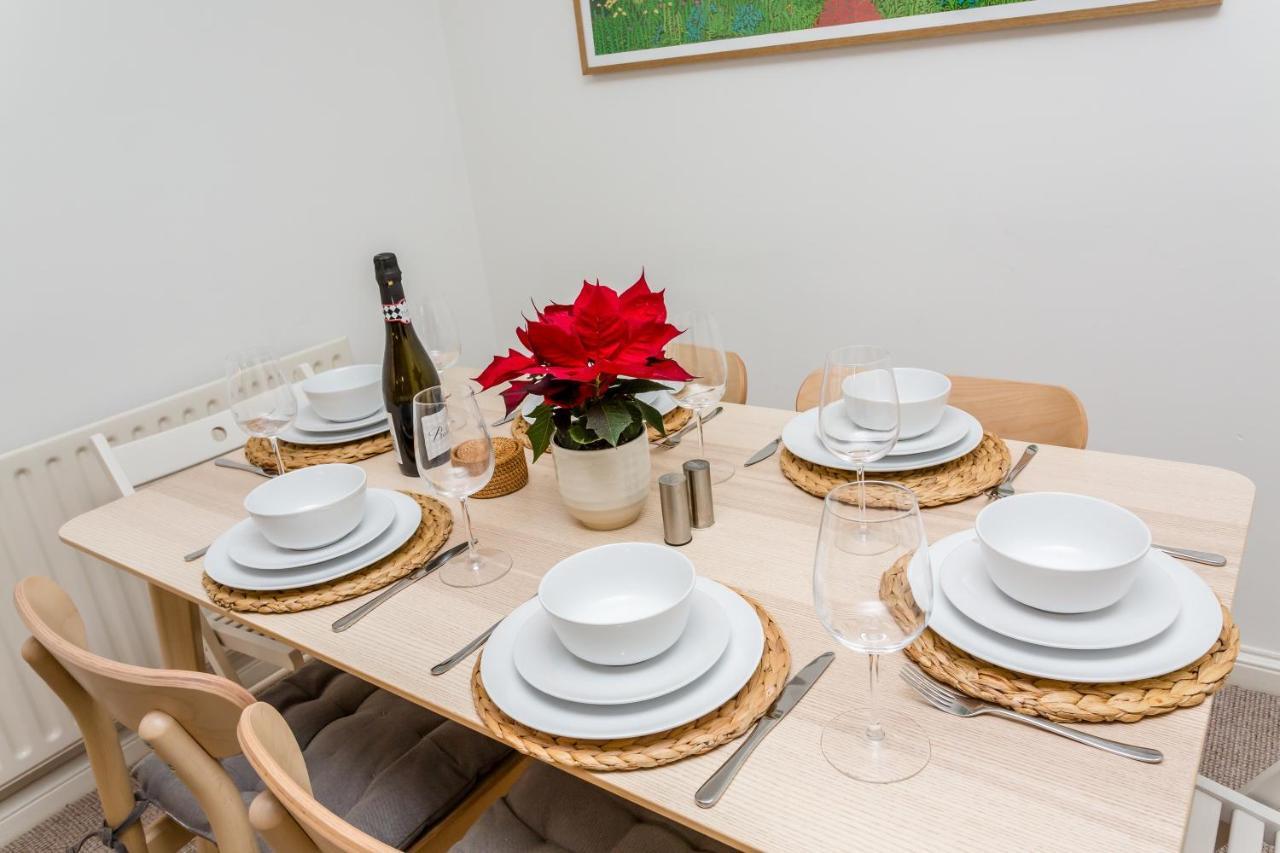 Modern Mews House With Free Parking Space, And Patio By Huluki Sussex Stays Hove Exterior foto