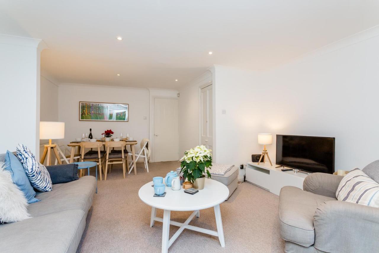 Modern Mews House With Free Parking Space, And Patio By Huluki Sussex Stays Hove Exterior foto